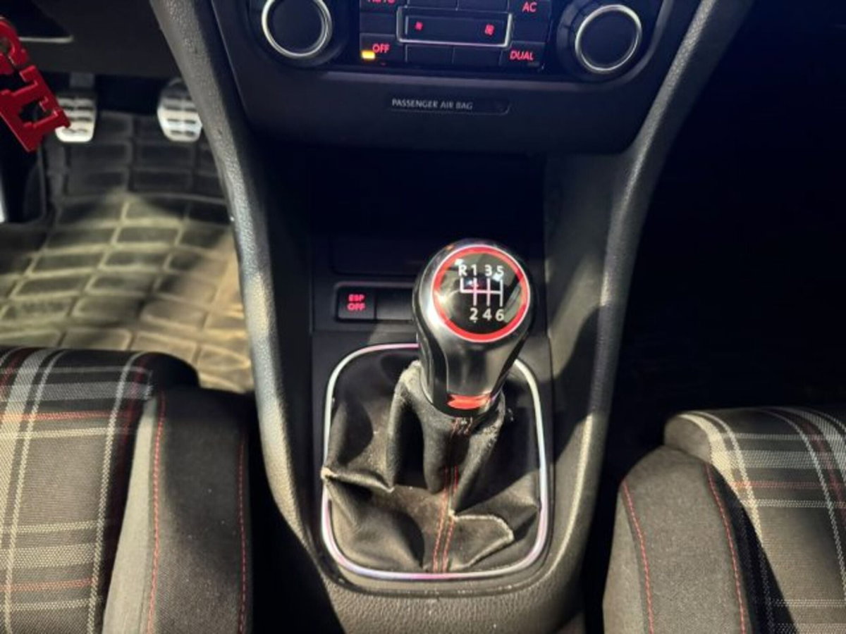 Volkswagen Golf 2.0 TSI 3p. GTI (16)