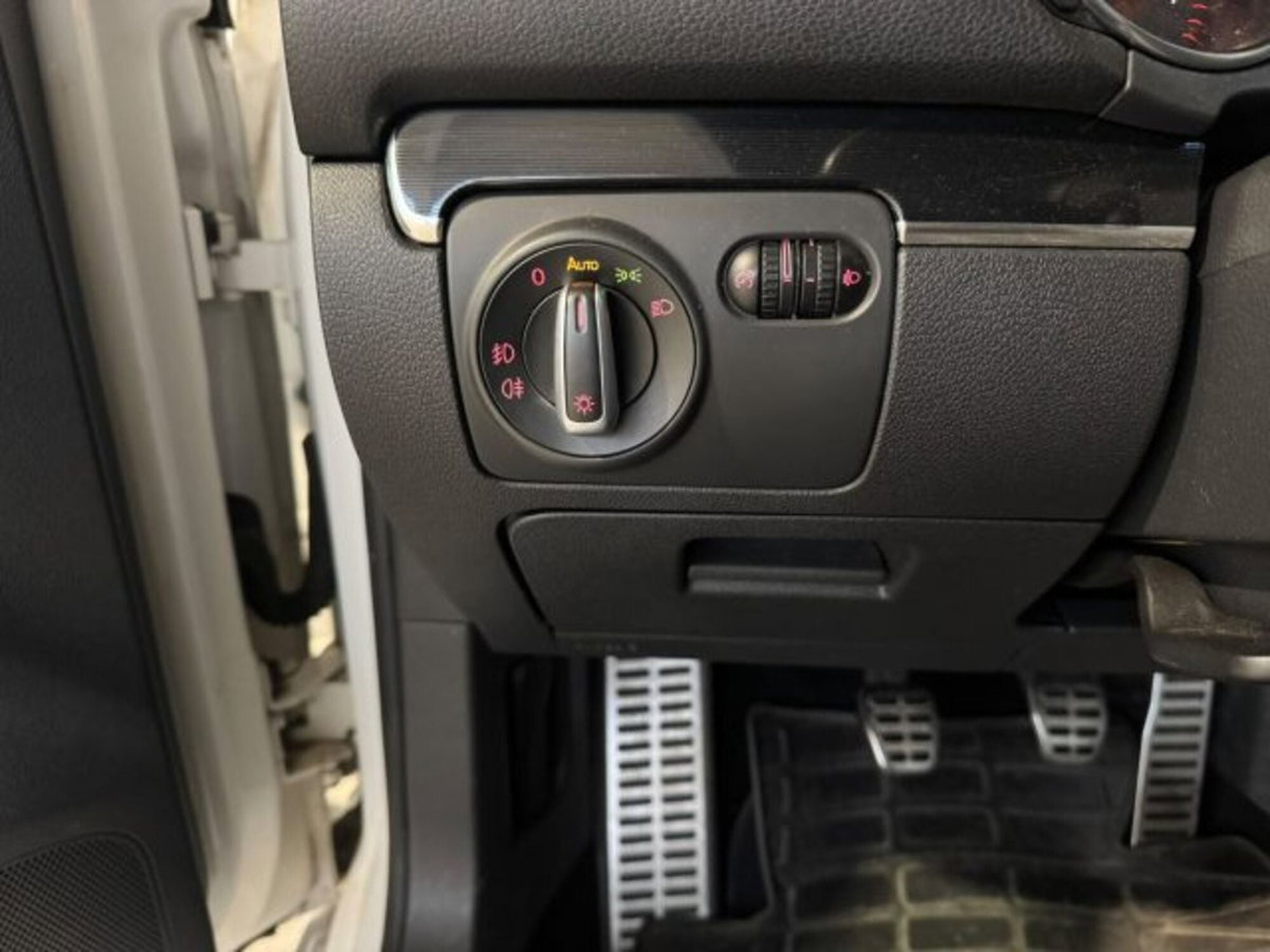 Volkswagen Golf 2.0 TSI 3p. GTI (17)