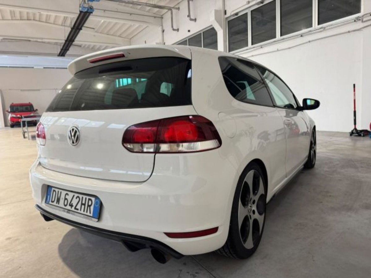 Volkswagen Golf 2.0 TSI 3p. GTI (4)