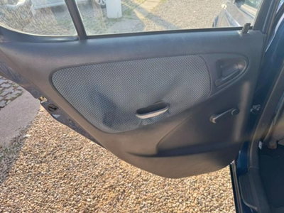 Toyota Yaris 16V cat 5 porte Sol (12)