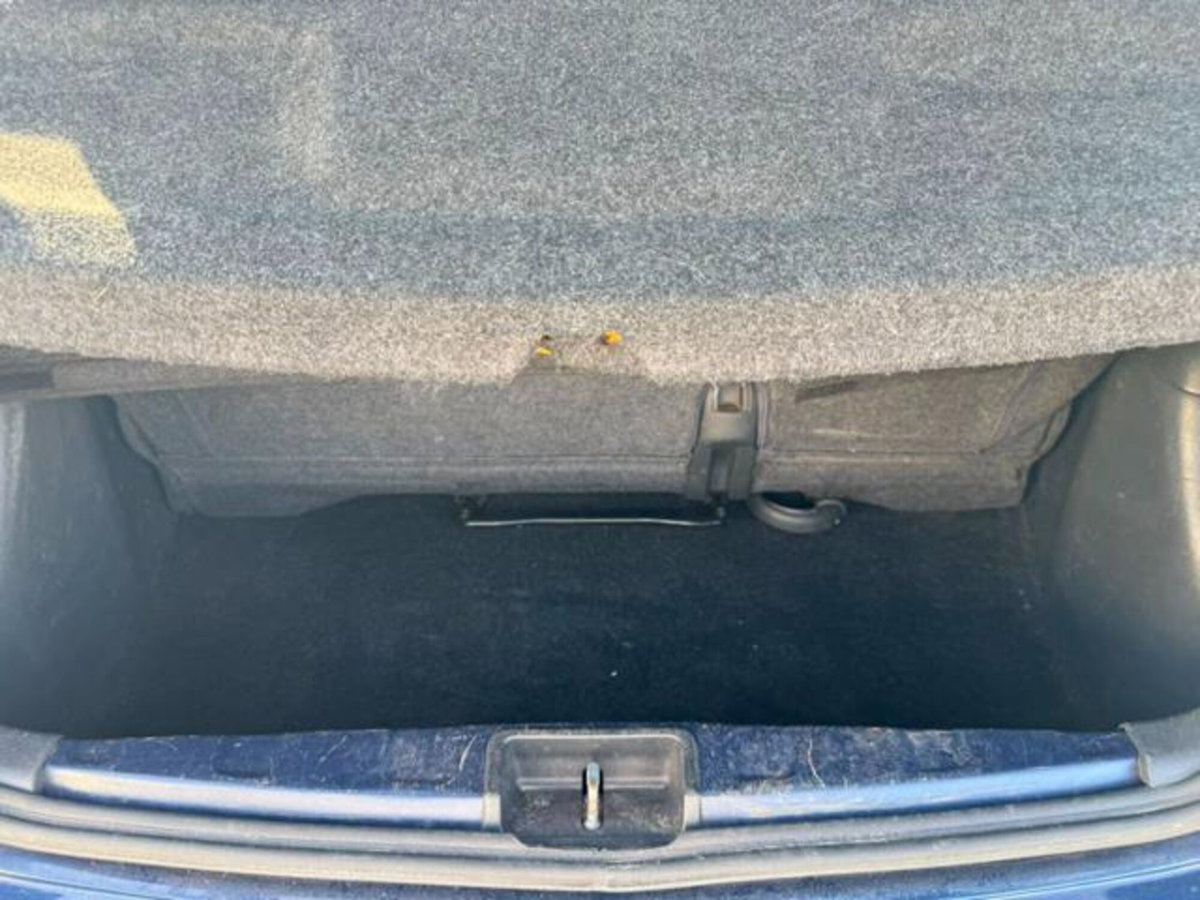 Toyota Yaris 16V cat 5 porte Sol (14)
