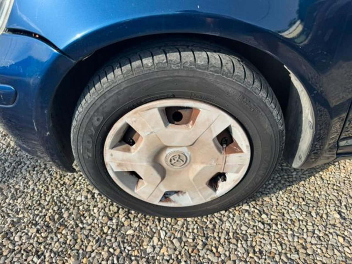 Toyota Yaris 16V cat 5 porte Sol (7)