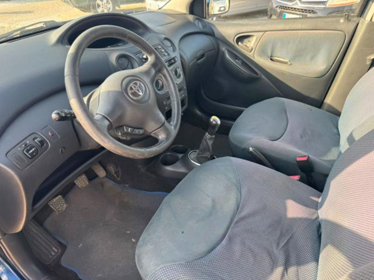 Toyota Yaris 16V cat 5 porte Sol (9)
