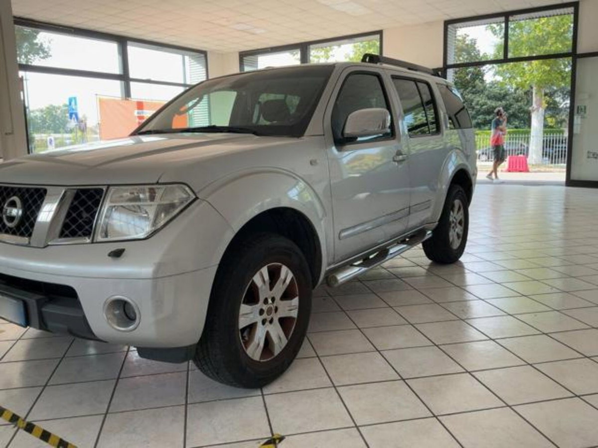 Nissan Pathfinder dCi LE (2)