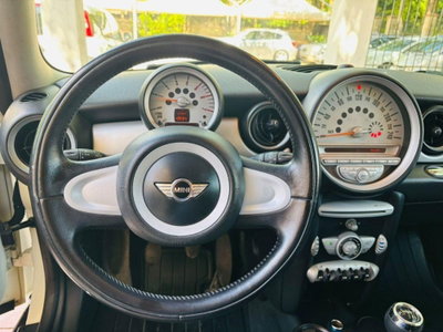 MINI Mini 1.6 16V Cooper D (19)