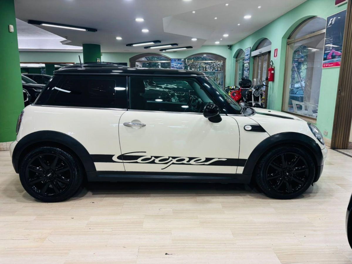 MINI Mini 1.6 16V Cooper D (4)