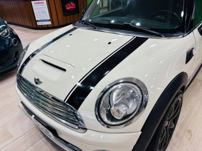 MINI Mini 1.6 16V Cooper D (8)
