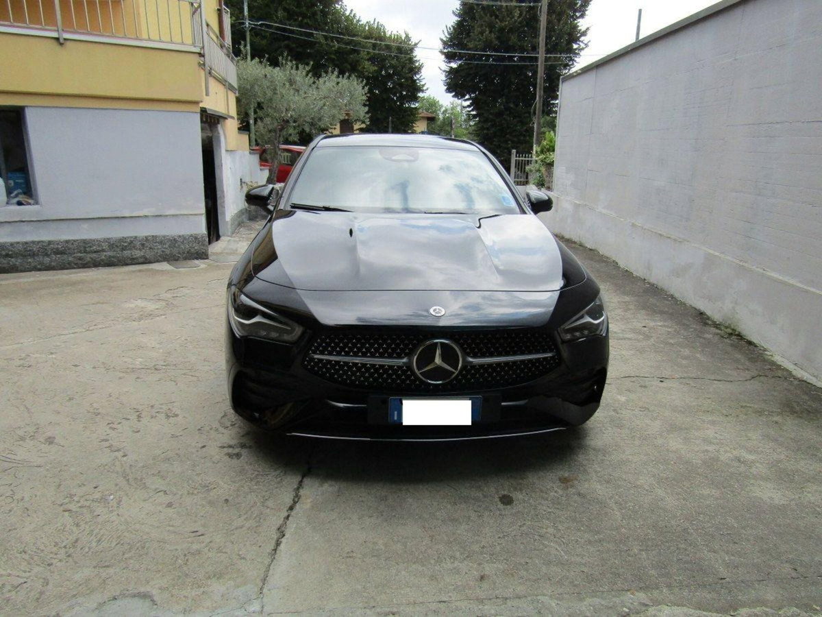 Mercedes-Benz CLA Shooting Brake 180 d Shooting Brake Premium (2)