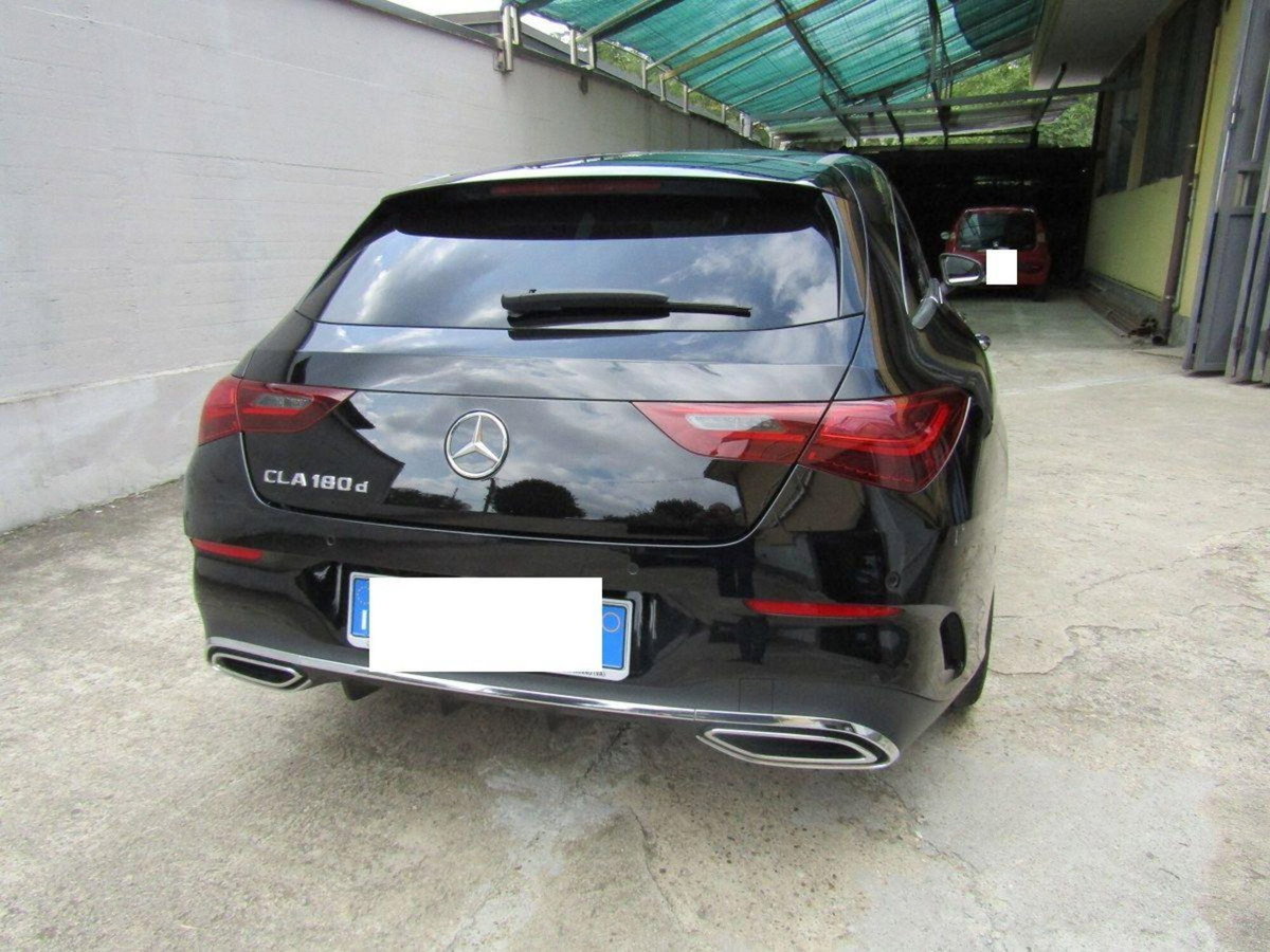 Mercedes-Benz CLA Shooting Brake 180 d Shooting Brake Premium (3)