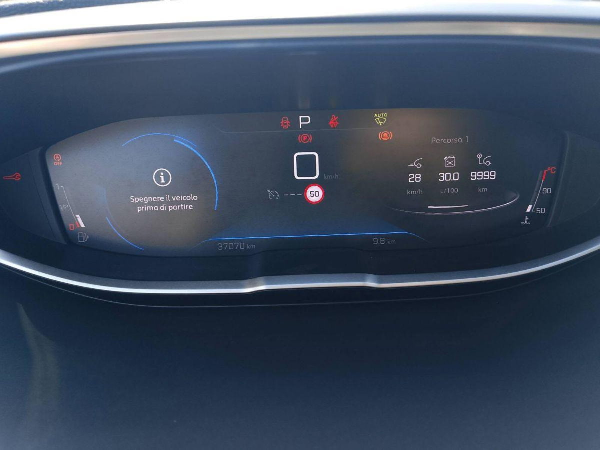 Peugeot 5008 BlueHDi 130 S&S EAT8 GT Line (11)