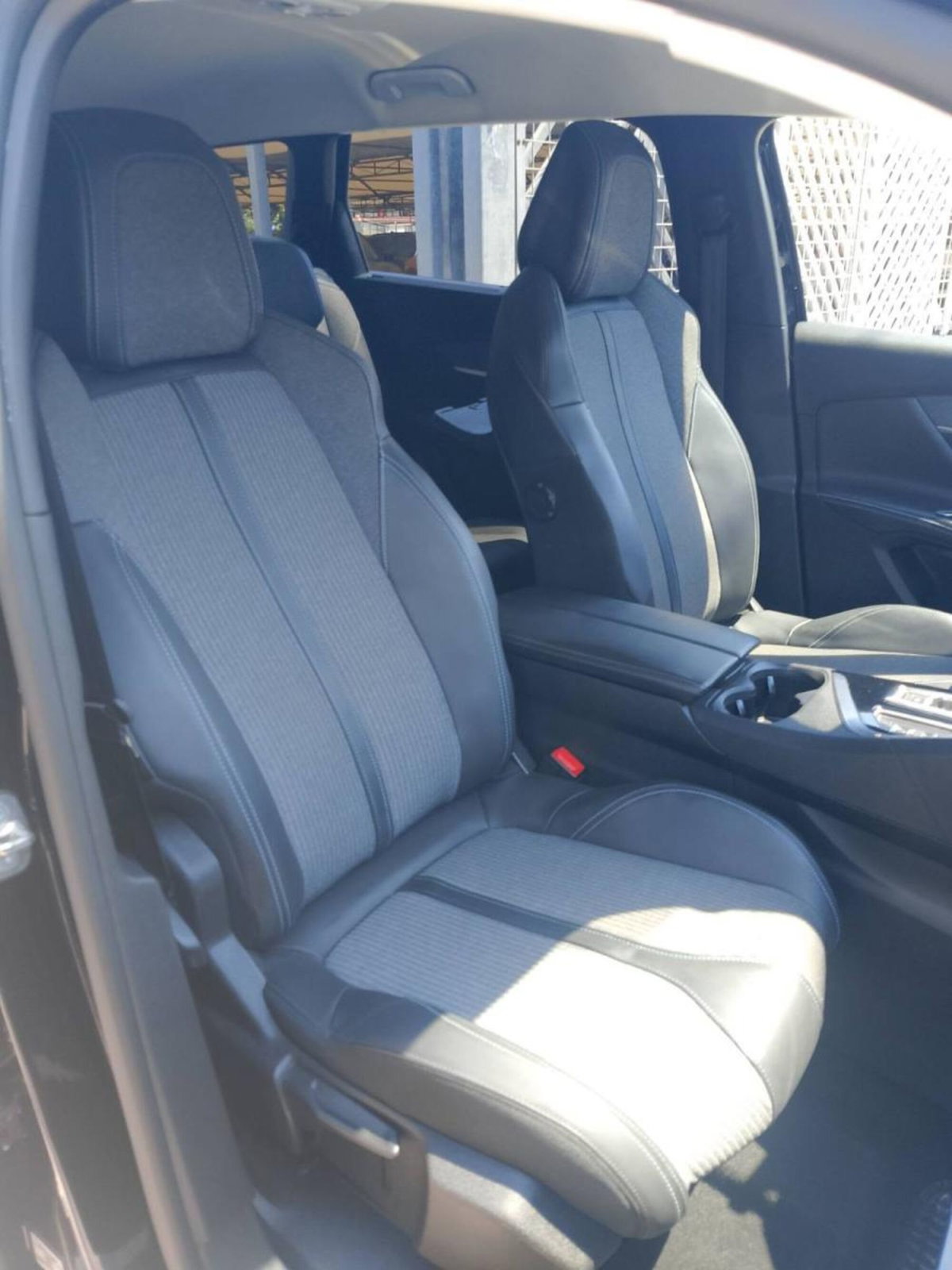 Peugeot 5008 BlueHDi 130 S&S EAT8 GT Line (14)