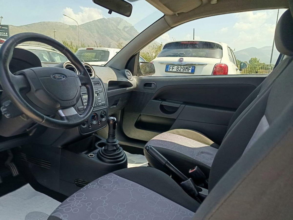 Ford Fiesta 1.4 TDCi 3p. Ghia (10)