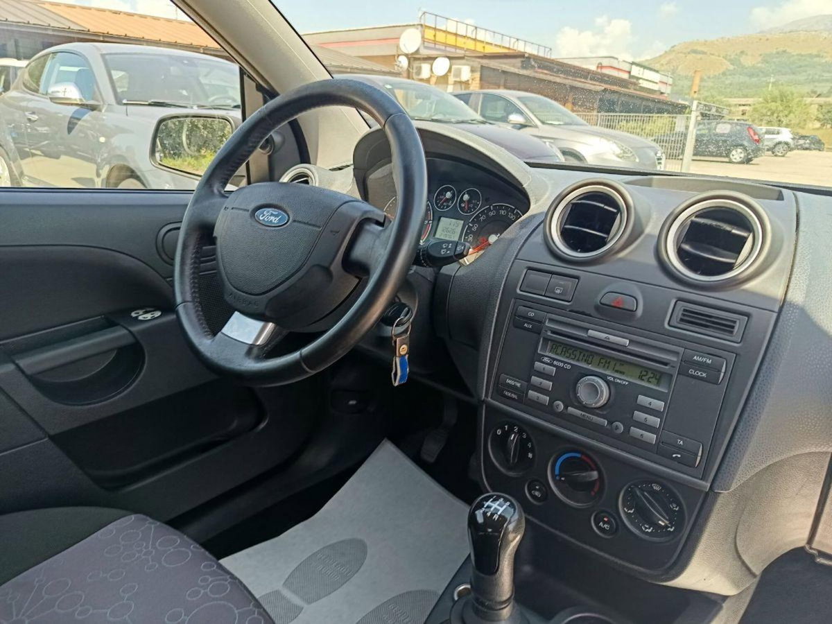Ford Fiesta 1.4 TDCi 3p. Ghia (16)