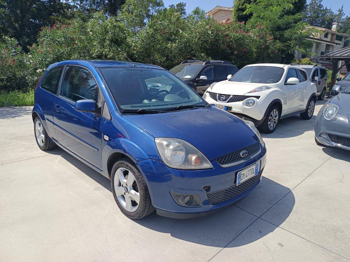 Ford Fiesta 1.4 TDCi 3p. Ghia (5)