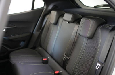 Peugeot 2008 1.2 hybrid GT Exclusive 145cv e-dcs6 (8)