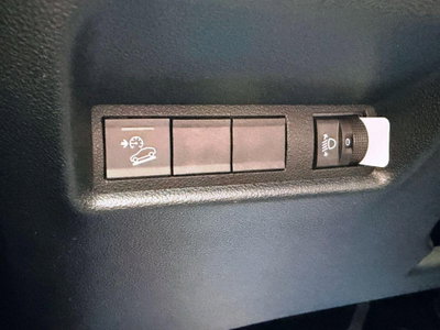 Jeep Avenger 1.2 turbo e-hybrid mhev Summit fwd 110cv edct6 (18)