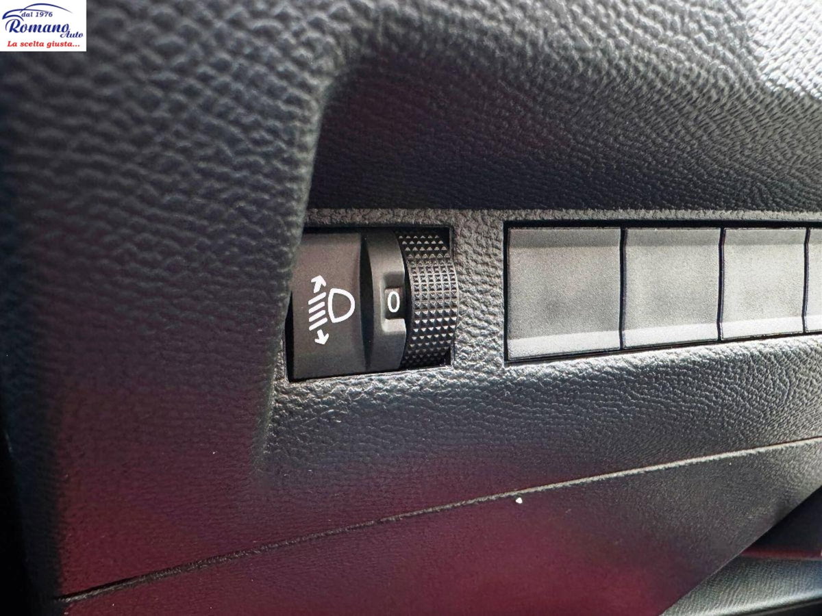 Peugeot 2008 PureTech 100 S&S Allure (19)
