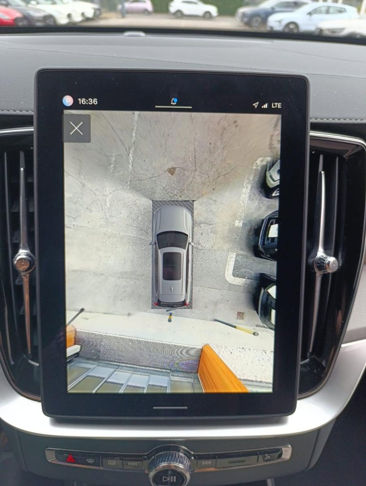 Volvo XC90 B5 (d) AWD Geartronic 7 posti Momentum (10)