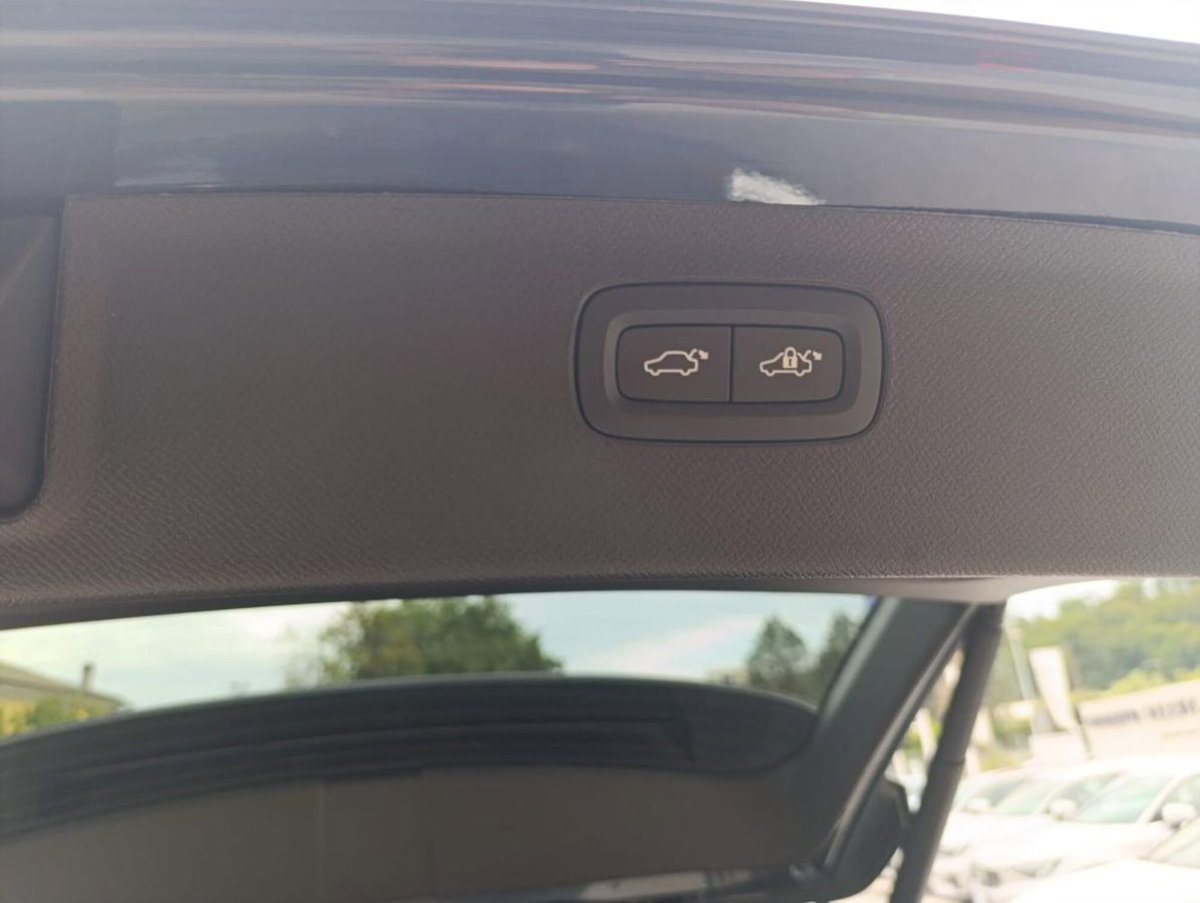 Volvo XC90 B5 (d) AWD Geartronic 7 posti Momentum (11)