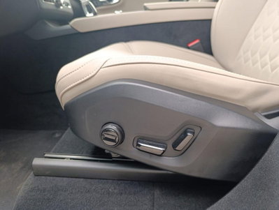 Volvo XC90 B5 (d) AWD Geartronic 7 posti Momentum (16)