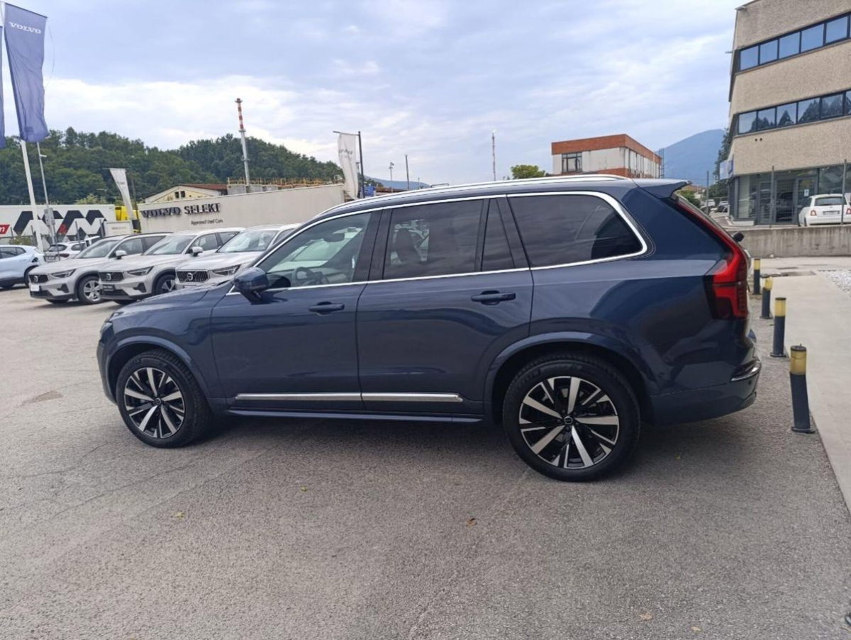 Volvo XC90 B5 (d) AWD Geartronic 7 posti Momentum (4)