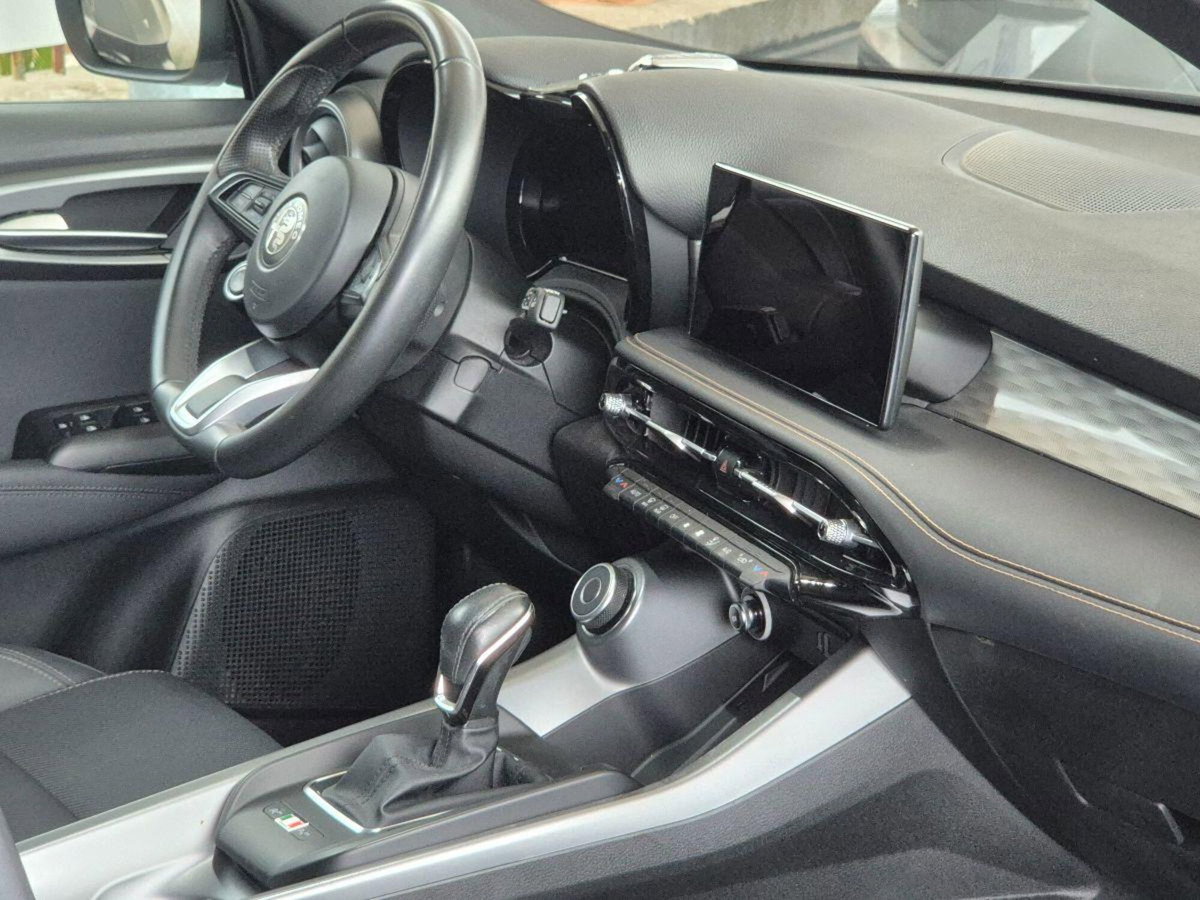 Alfa Romeo Tonale 1.6 Veloce 130cv tct6 (2)