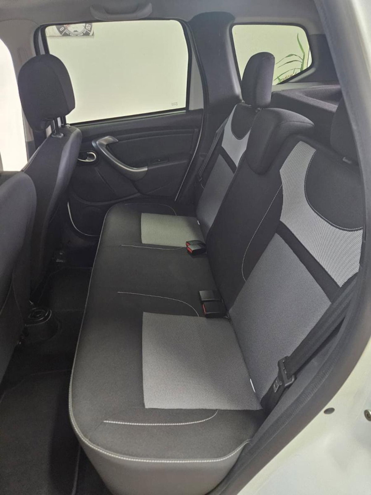 Dacia Duster 1.6 110CV 4x2 (10)