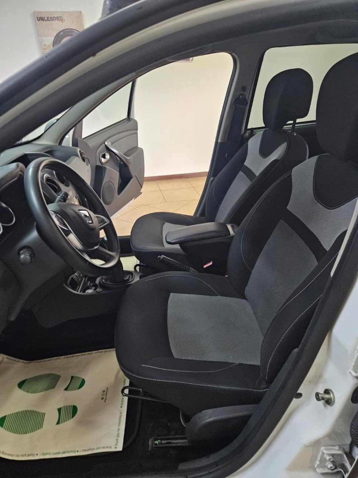 Dacia Duster 1.6 110CV 4x2 (9)