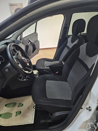 Dacia Duster 1.6 110CV 4x2 (9)