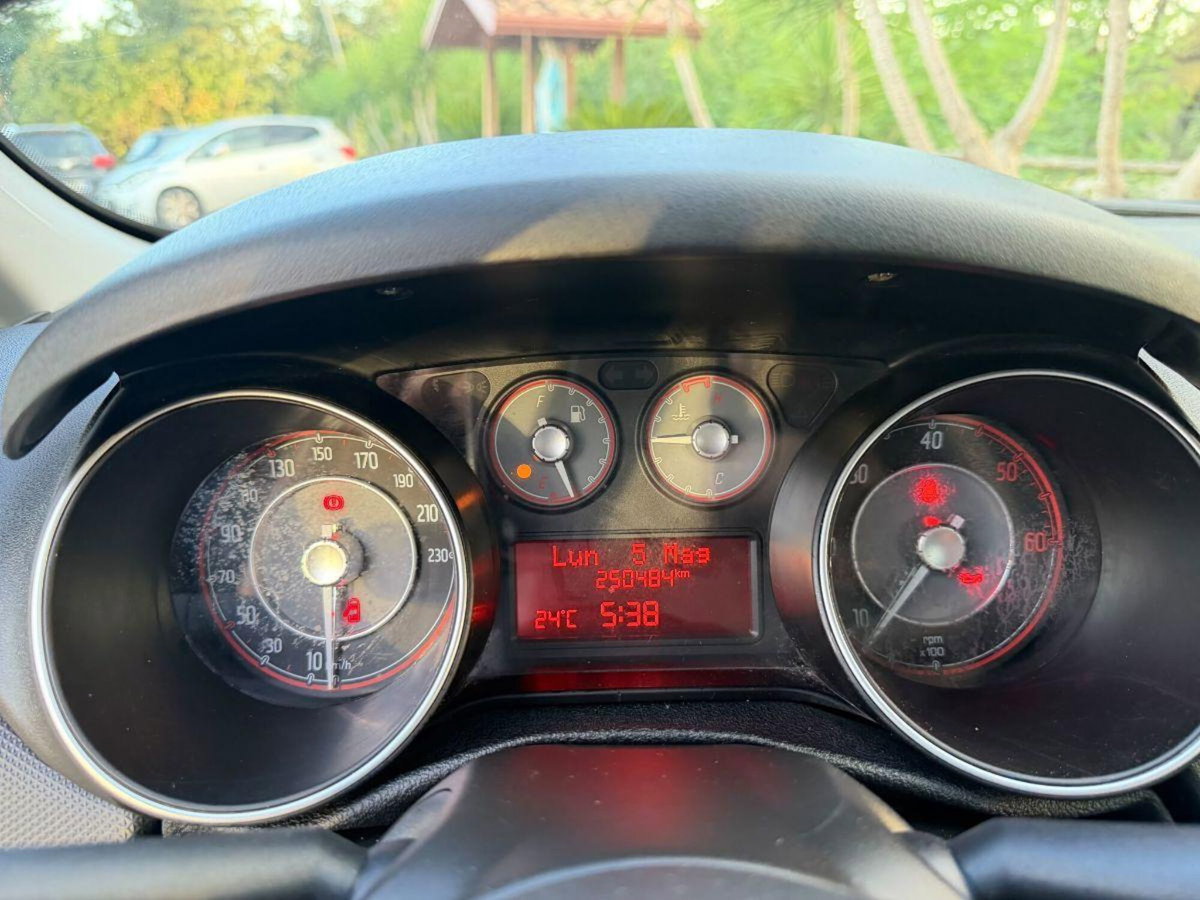 Fiat Punto 1.3 MJT II S&S 85 CV 5 porte ECO Lounge (12)