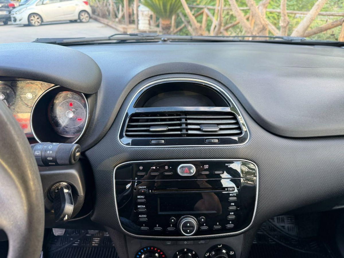 Fiat Punto 1.3 MJT II S&S 85 CV 5 porte ECO Lounge (13)