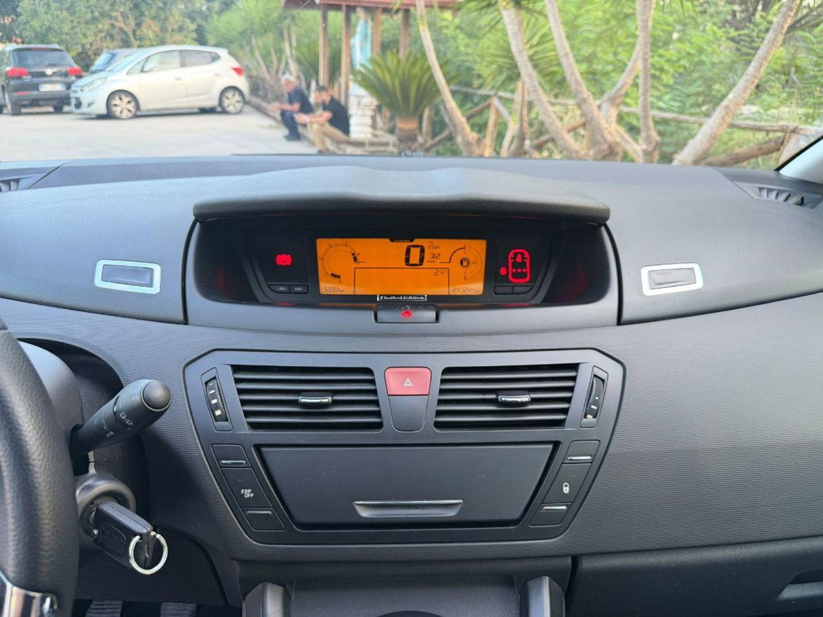 Citroen C4 Picasso 2.0 HDi 150 FAP Business (17)