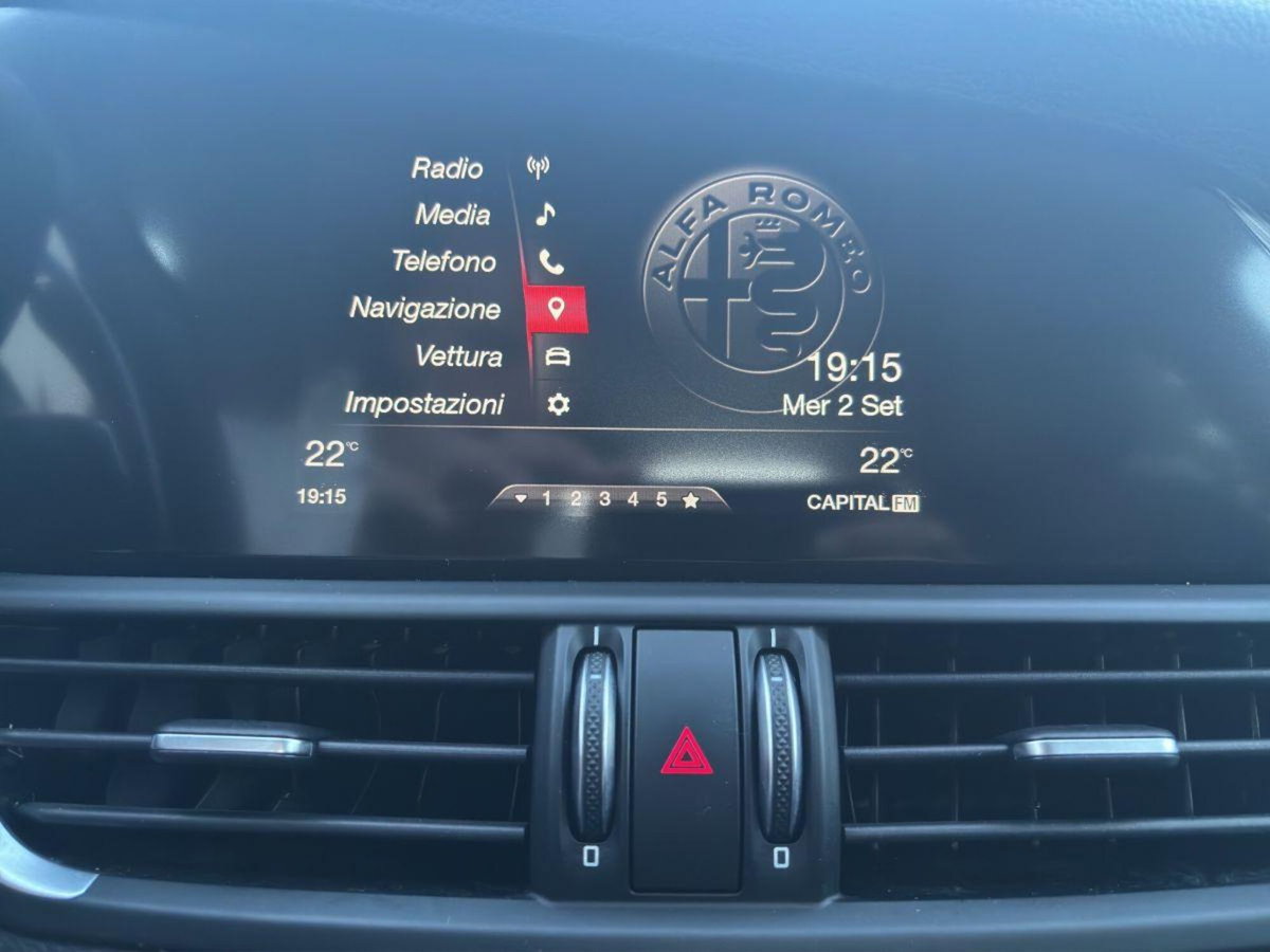 Alfa Romeo Giulia 2.2 Turbodiesel 210 CV AT8 AWD Q4 Veloce (17)