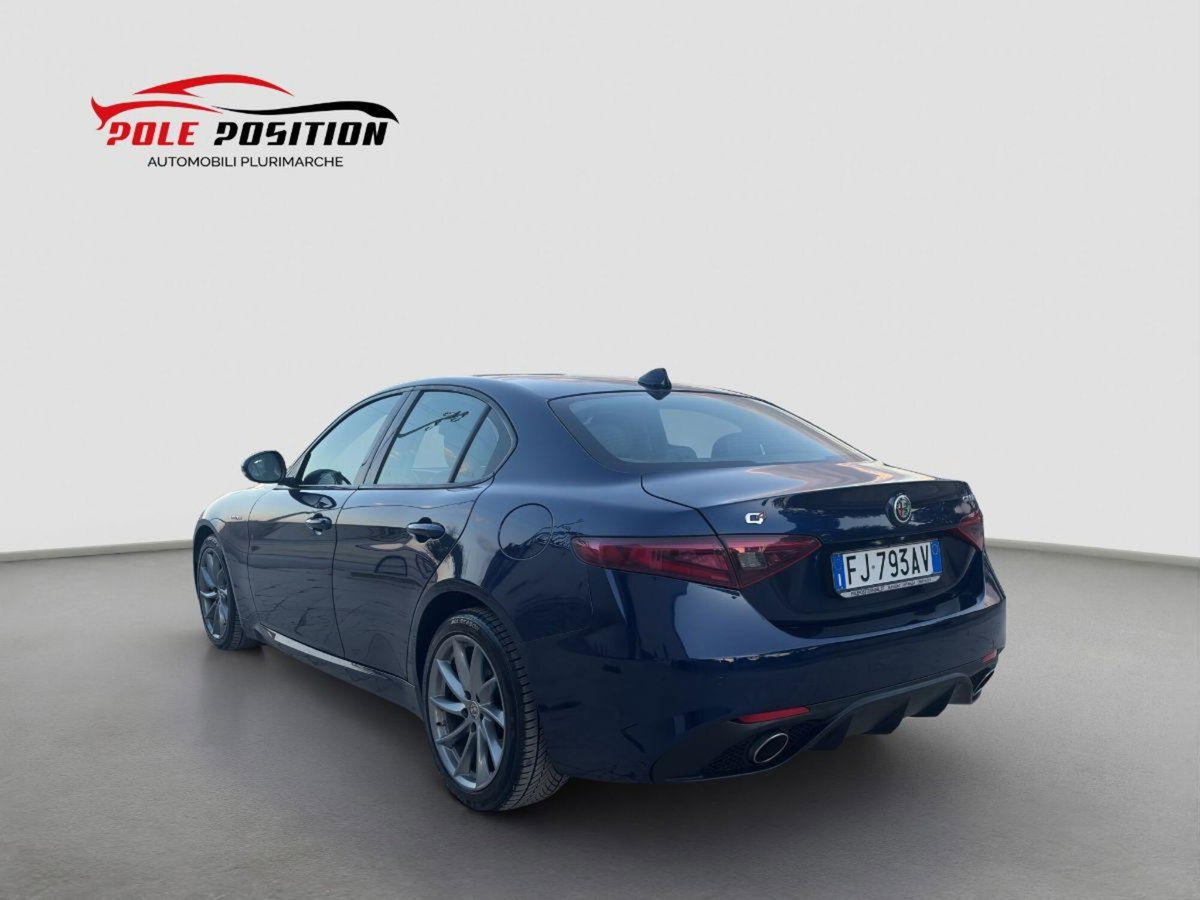 Alfa Romeo Giulia 2.2 Turbodiesel 210 CV AT8 AWD Q4 Veloce (3)