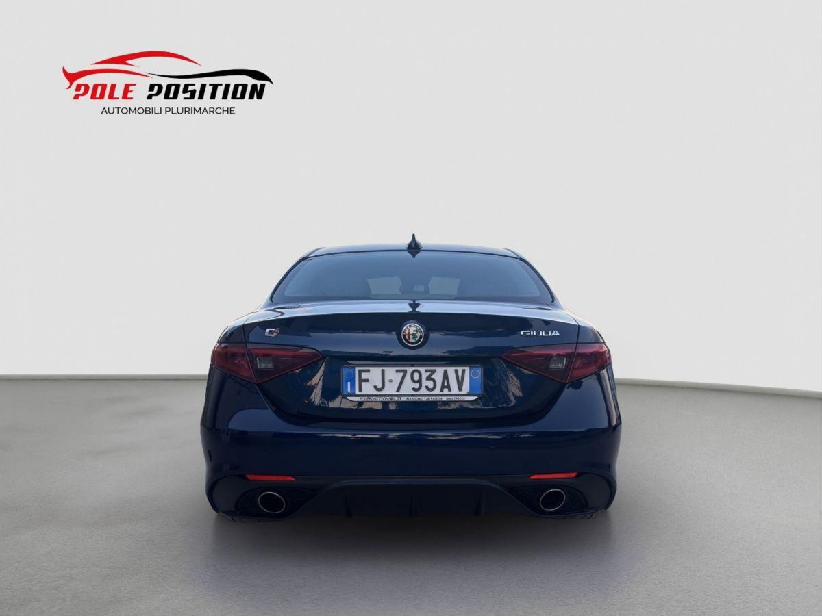 Alfa Romeo Giulia 2.2 Turbodiesel 210 CV AT8 AWD Q4 Veloce (4)