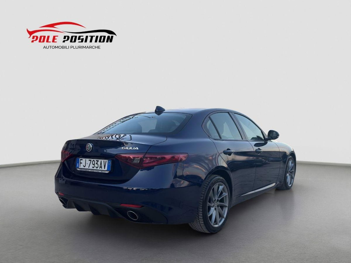 Alfa Romeo Giulia 2.2 Turbodiesel 210 CV AT8 AWD Q4 Veloce (5)