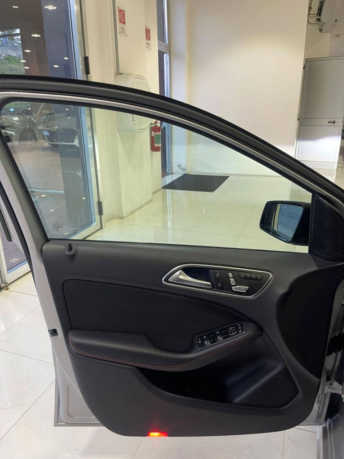 Mercedes-Benz Classe B 200 d Premium (10)