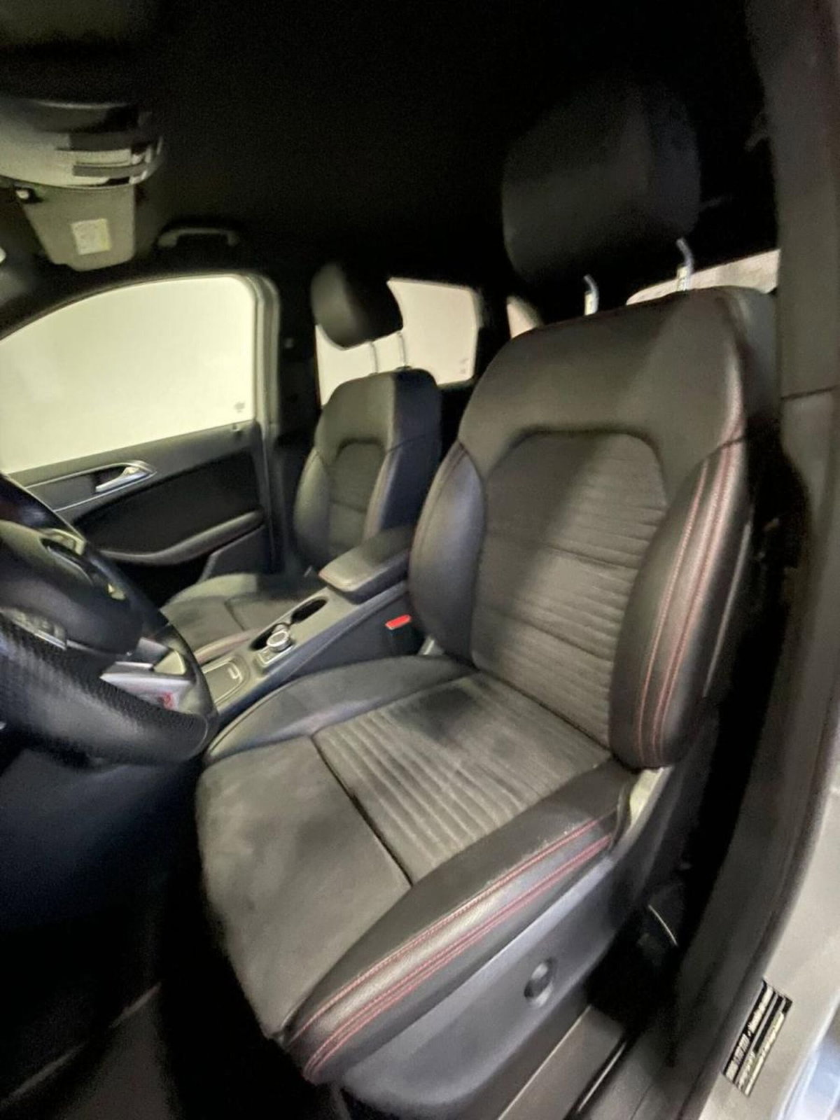 Mercedes-Benz Classe B 200 d Premium (13)
