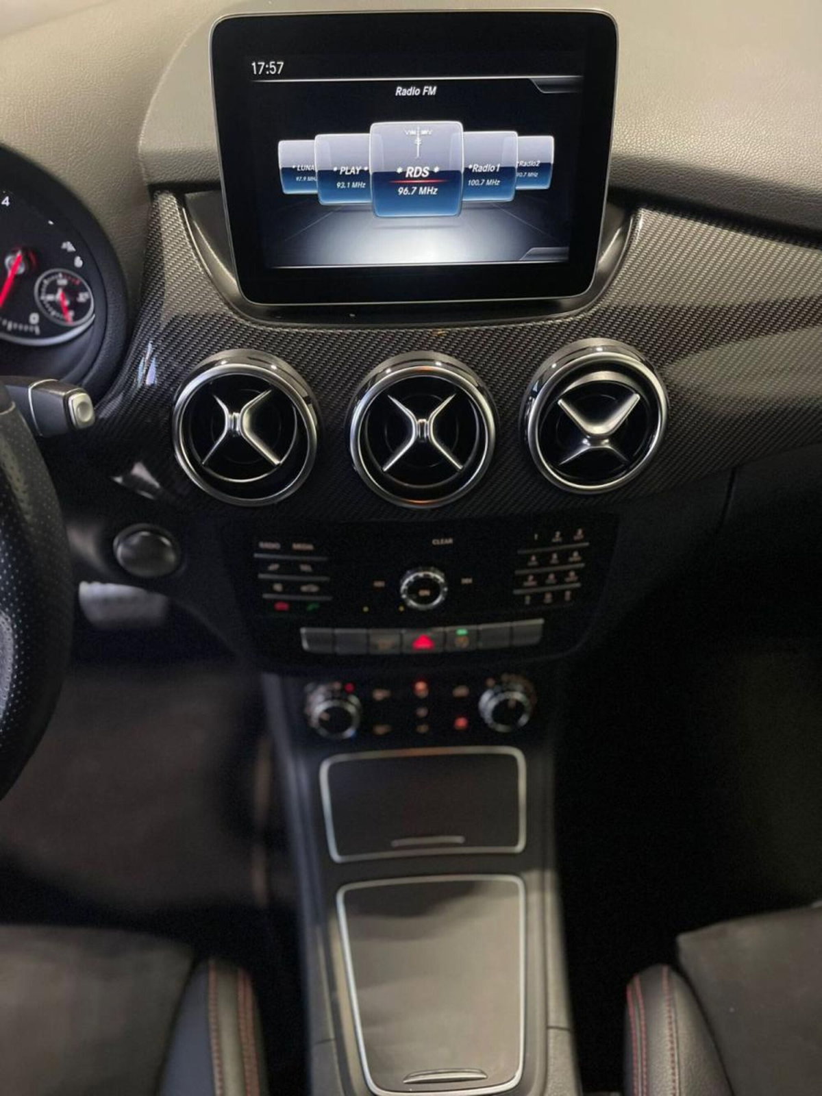 Mercedes-Benz Classe B 200 d Premium (16)