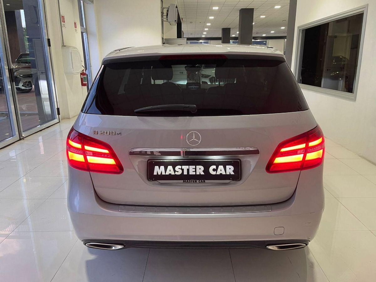 Mercedes-Benz Classe B 200 d Premium (7)