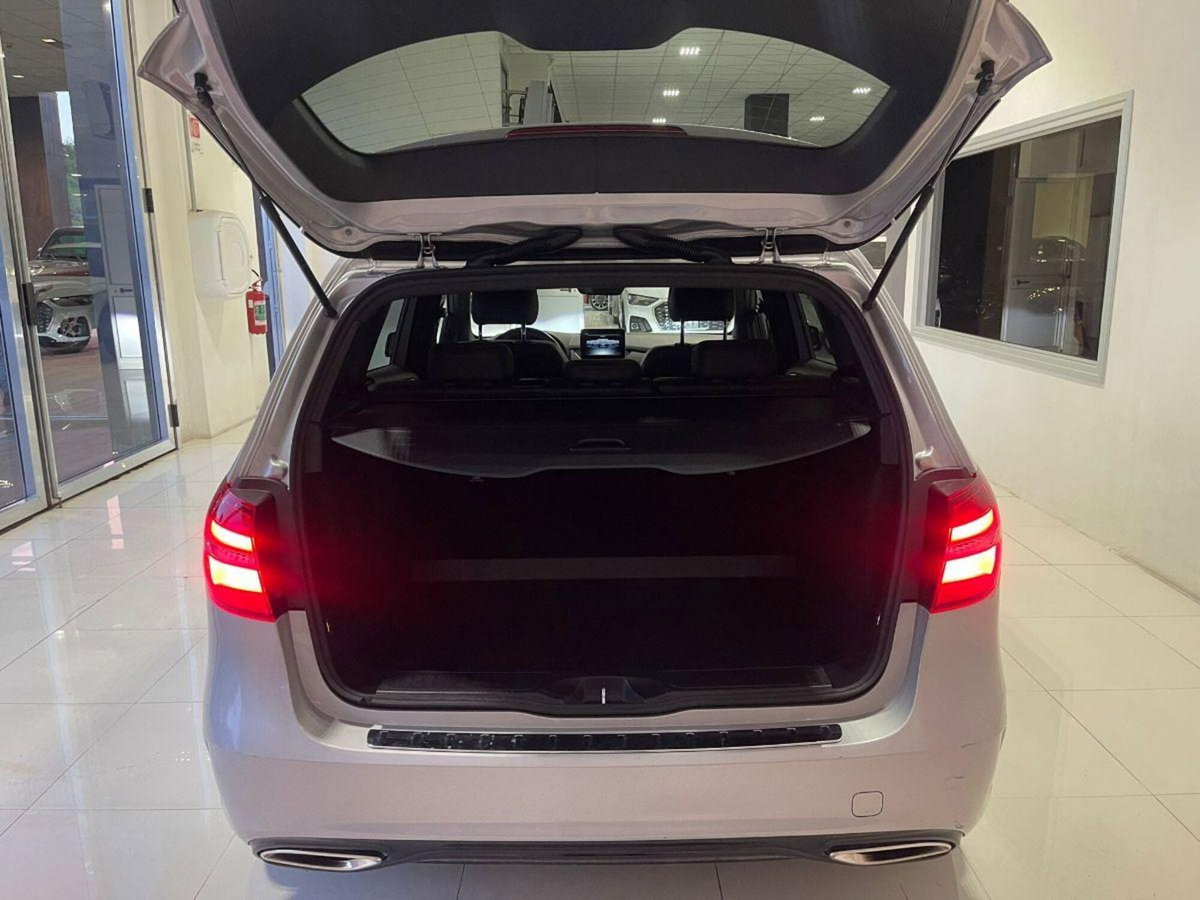 Mercedes-Benz Classe B 200 d Premium (8)