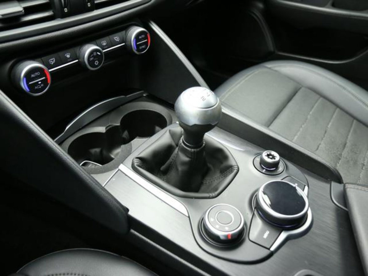 Alfa Romeo Giulia 2.2 Turbodiesel 150 CV AT8 Super (14)