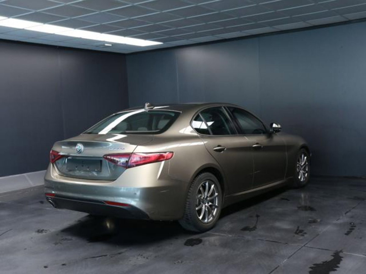 Alfa Romeo Giulia 2.2 Turbodiesel 150 CV AT8 Super (2)