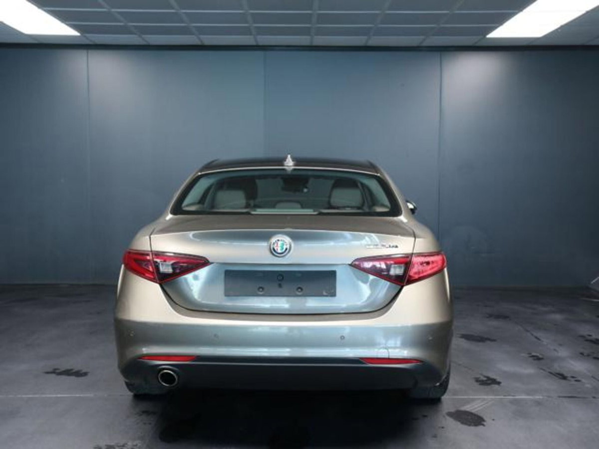 Alfa Romeo Giulia 2.2 Turbodiesel 150 CV AT8 Super (3)
