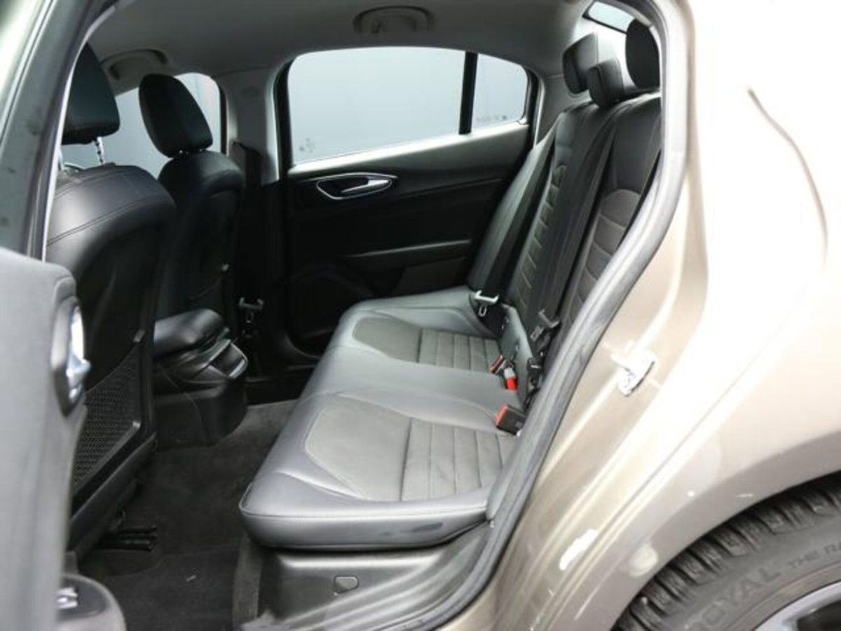 Alfa Romeo Giulia 2.2 Turbodiesel 150 CV AT8 Super (8)