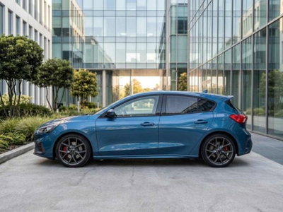 Ford Focus 2.3 EcoBoost 280 CV 5p. ST (2)