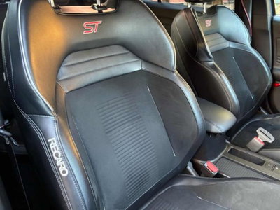 Ford Focus 2.3 EcoBoost 280 CV 5p. ST (9)