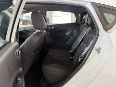 Ford Fiesta 1.5 TDCi 75CV 5 porte Titanium (10)