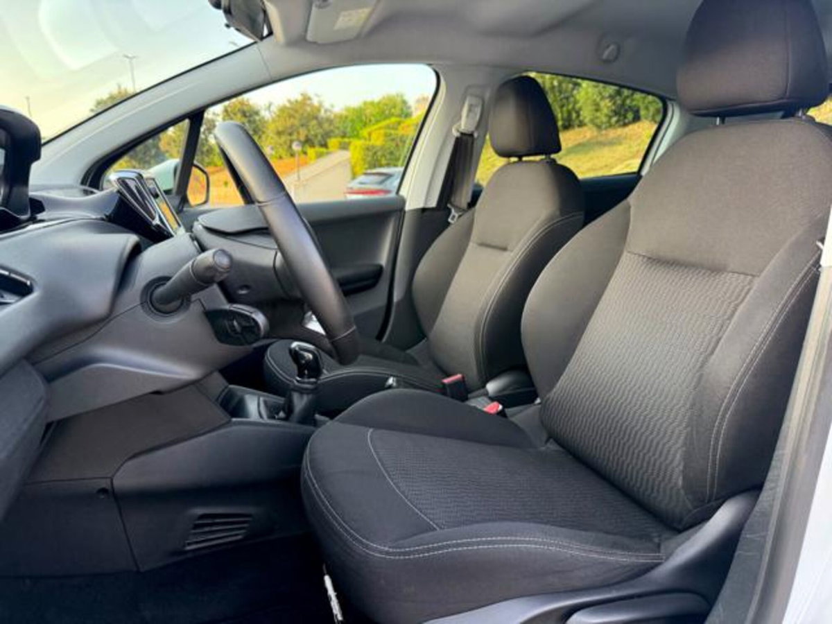 Peugeot 208 82 5 porte Allure (10)