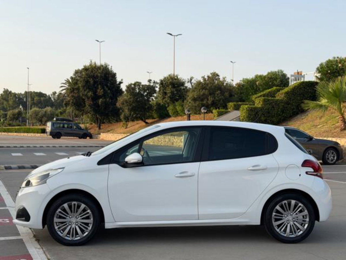 Peugeot 208 82 5 porte Allure (4)